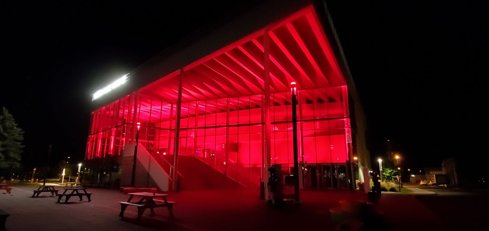 Le Théâtre Gilles-Vigneault participe à l'événement pancanadien Éclairons les scènes ce mardi