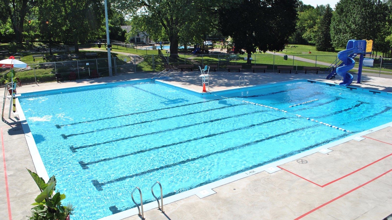 La piscine chauffée du parc Richelieu.
