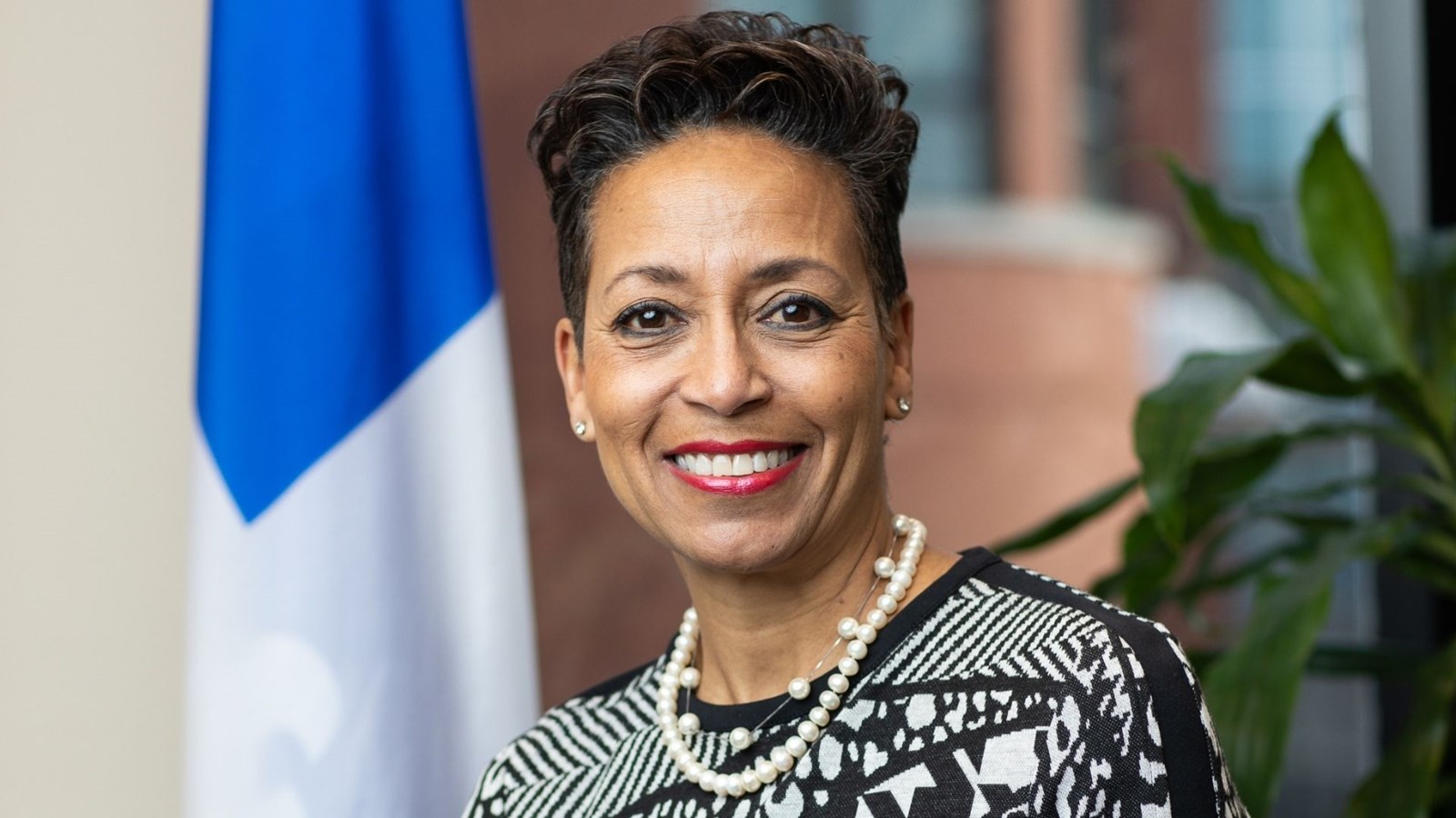 Nadine Girault,
Ministre responsable de la région des Laurentides
