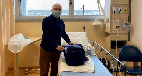 C’est avec fierté que M. Robert Allard, 72 ans, est devenu
le premier usager lanaudois à subir un remplacement total
de la hanche en courte durée. 