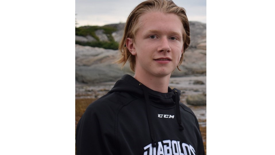 Le nouvel ambassadeur du Fonds de l’athlète des Laurentides, Milan Latulippe, un jeune hockeyeur élite de Blainville atteint d’anémie aplasique sévère