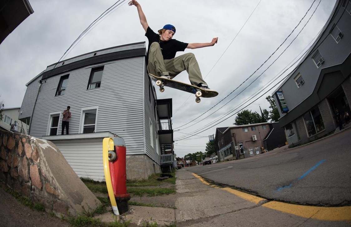 La tournée Technical Skateboards débarque à Sainte-Thérèse, au Skate Plaza du parc Ducharme