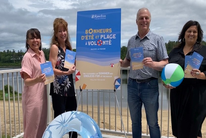 Isabelle Ménard directrice du Service des loisirs et de la culture, Edith Beauséjour adjointe à la direction – Service des loisirs et de la culture, Raymond Rougeau maire et Stéphanie Labelle conseillère du district 6