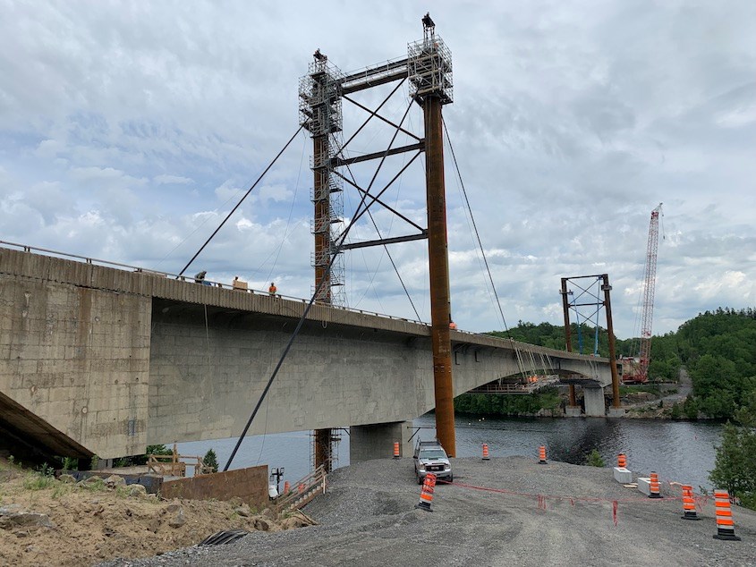 L’installation des haubans sur le pont des Piles progressent bien