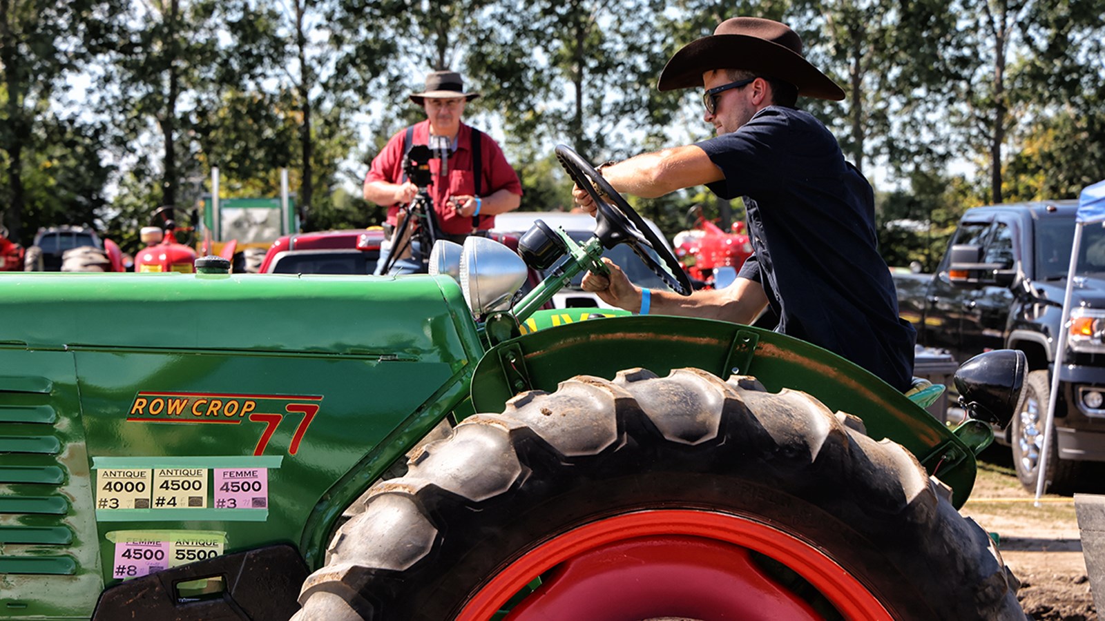 Retour en images sur les compétitions de tires de tracteurs antiques 