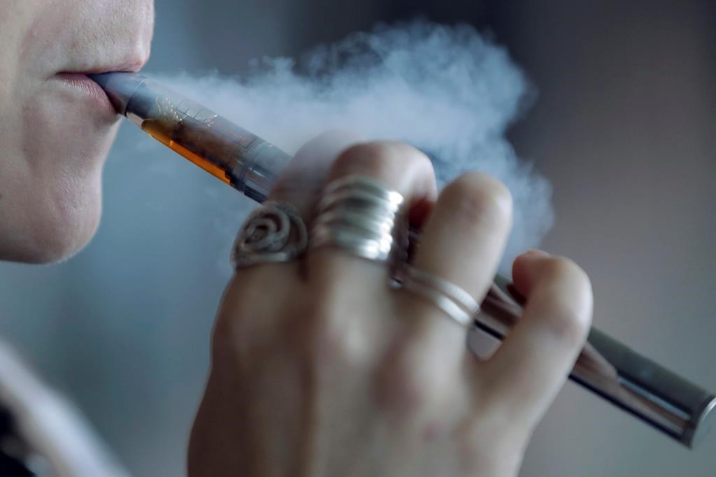 Les arômes de vapotage prisés par les jeunes seront interdits dès mardi