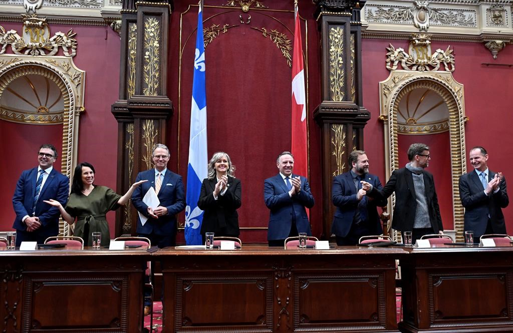 Legault somme les villes d'être prudentes et de ne pas surtaxer