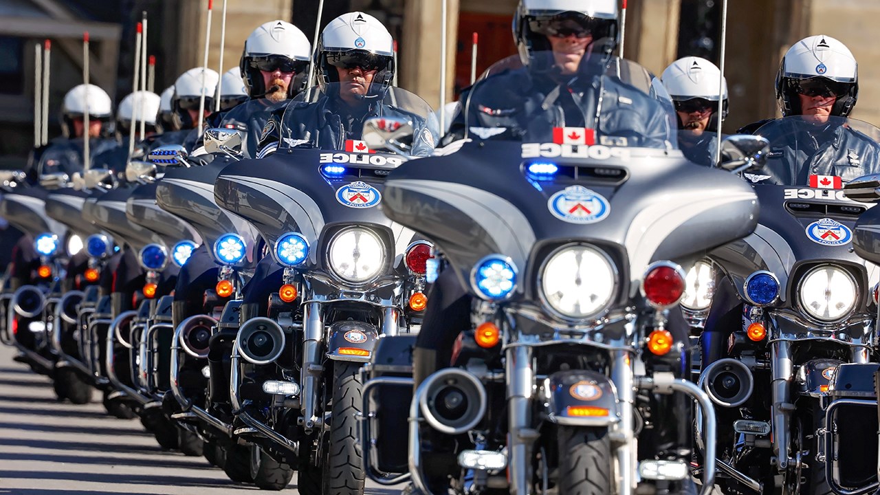 Des policiers du Québec rendent hommage à leurs collègues disparus