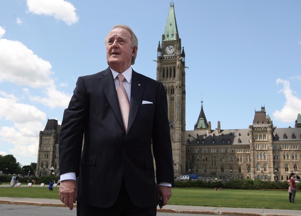 Les politiciens de tous les horizons ont salué la contribution de Brian Mulroney