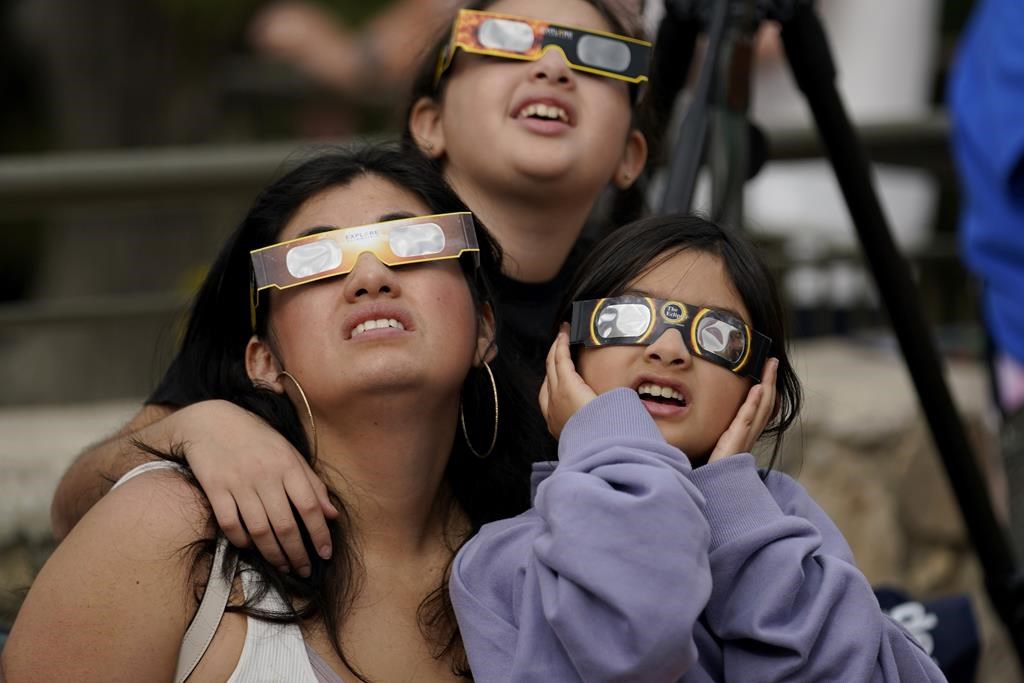 Profiter de l'éclipse solaire du 8 avril sans gâcher sa vue de façon permanente