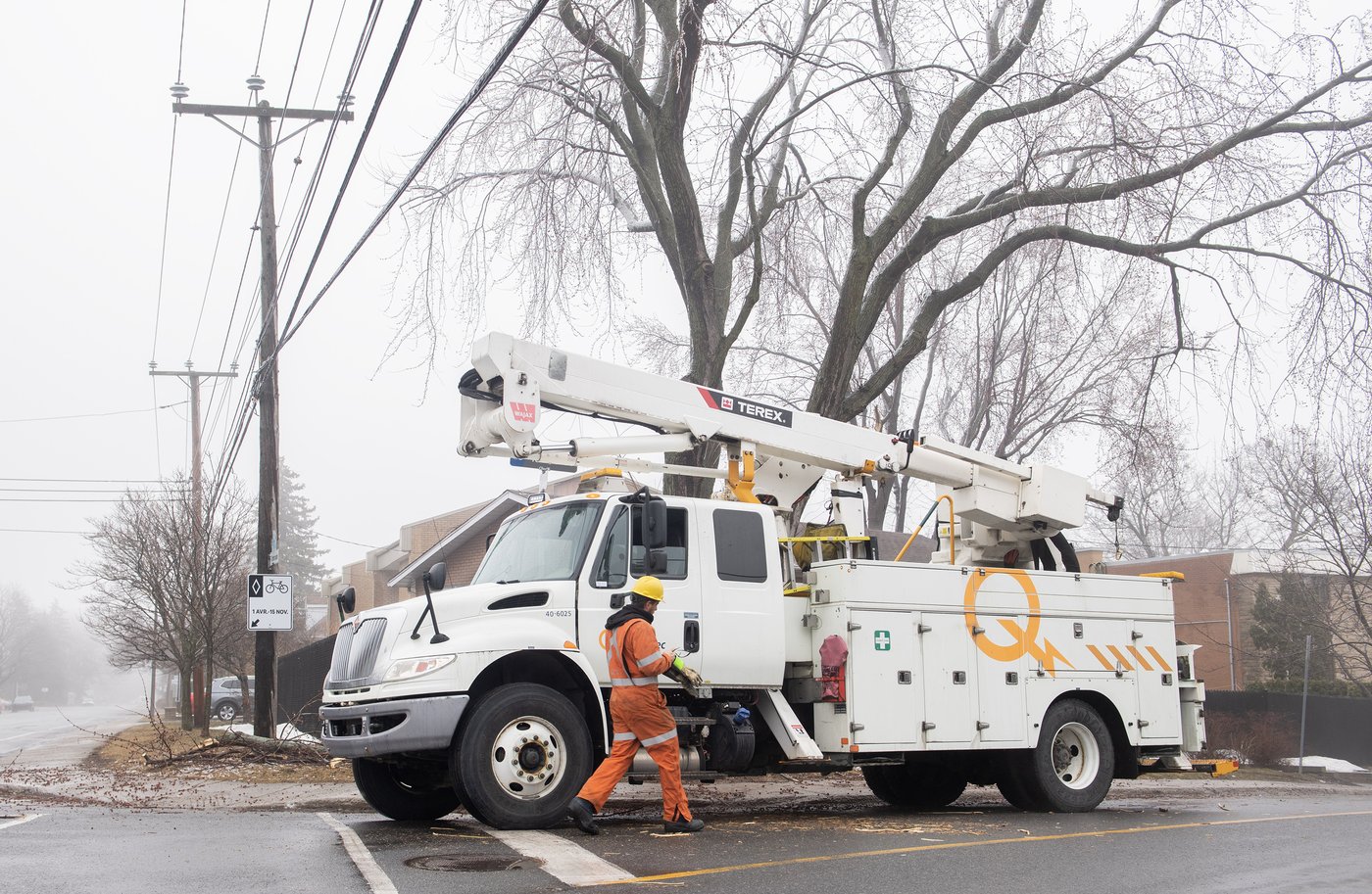 Toujours 13 000 clients d'Hydro-Québec n'ont pas accès au courant après les orages