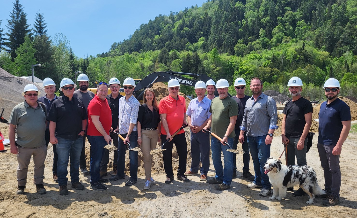 Première pelletée de terre du futur garage municipal de La Conception