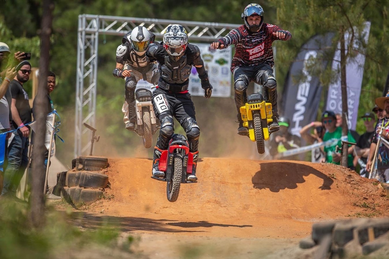 Premiers jeux électriques au Parc régional Bois de Belle-Rivière