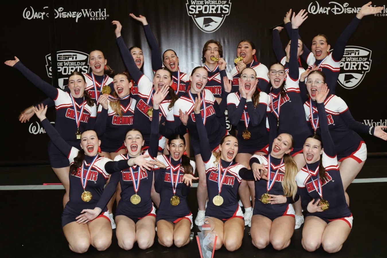Cégep St-Jérôme : l'équipe de cheerleading sacrée championne du monde