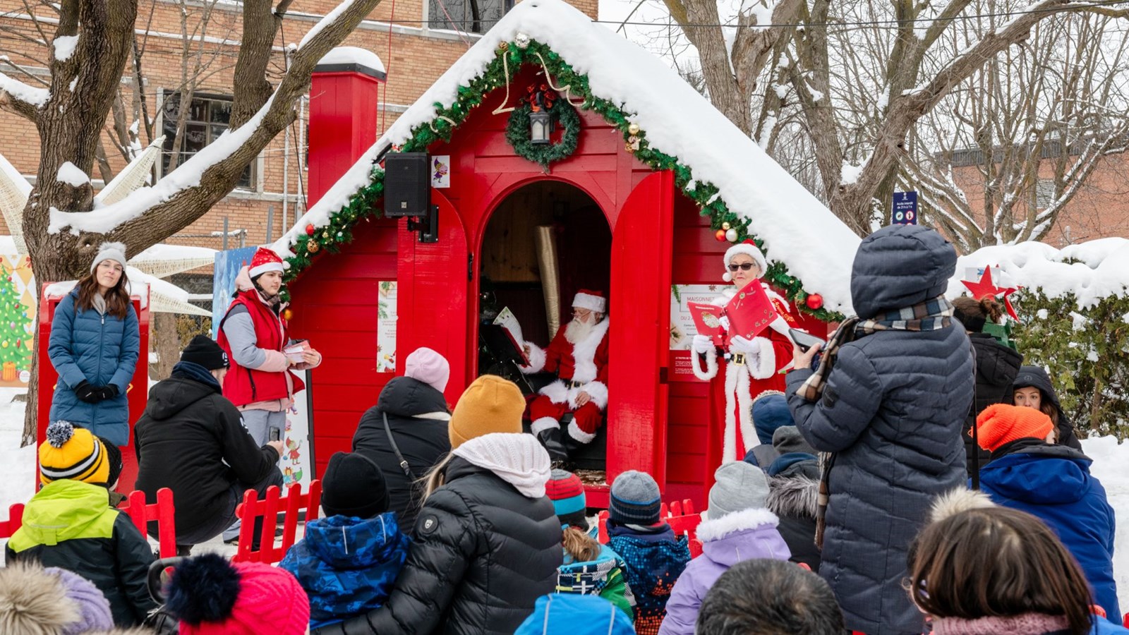 Les samedis et dimanches, de 11 h à 16 h, le père Noël sera présent dans sa maisonnette avec une petite surprise pour les enfants sages!