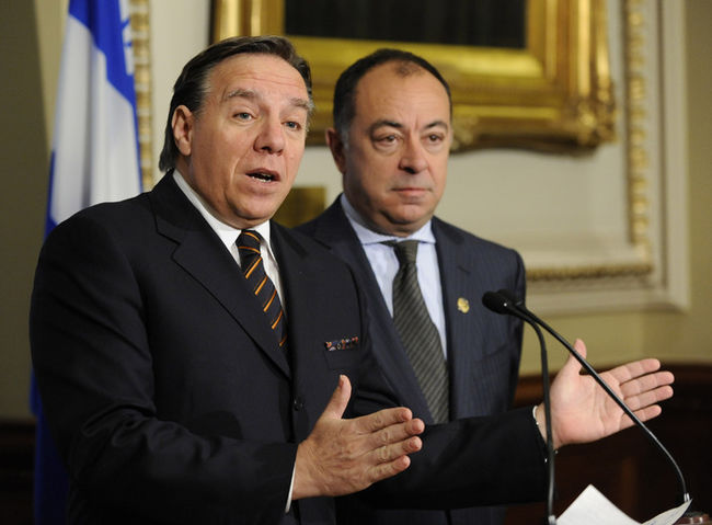 Le député de la Coalition avenir Québec, Jacques Duchesneau, conseille au maire de Montréal Gérald Tremblay de se retirer. Son chef, François Legault, ne va pas aussi loin, mais il l’invite à y «penser sérieusement», questionnant son «autorité morale» et celle du maire de Laval.