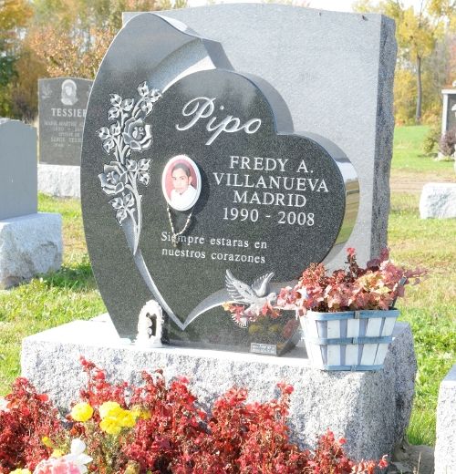 La tombe de Fredy Villanueva, mort au cours d’une intervention policière à Montréal-Nord le 9 août 2008.Cimetière de Laval.