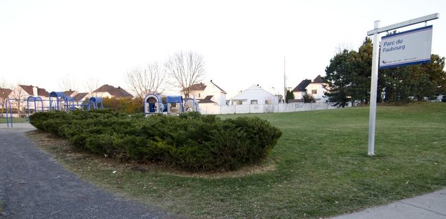 Le parc du Faubourg restera un parc, ont confirmé la Ville de Laval et la commission scolaire.