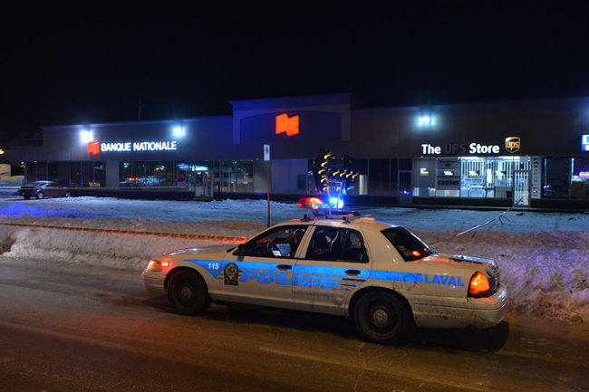 <p>Un individu a subi des blessures par arme blanche au haut et au bas du corps, le vendredi 28 décembre 2012 en soirée, sur le boulevard Samson, à Laval, mais on ne craignait pas pour sa vie. </p><p>ERIK PETERS/AGENCE QMI