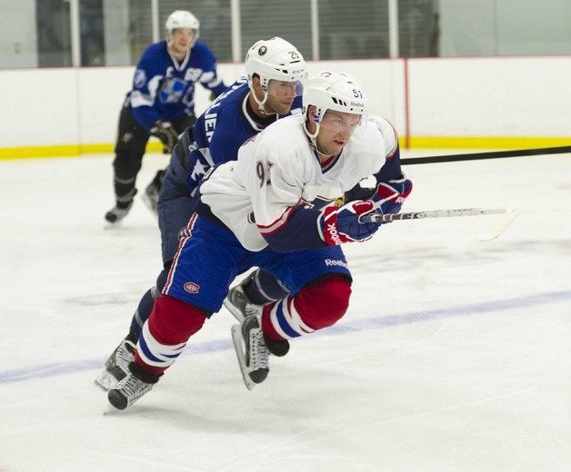 Encore une fois cette année, le Complexe Guimond a accueilli, dans les derniers jours, quelques hockeyeurs de la Ligue nationale de hockey (LNH) venus garder la forme. Sur la photo, en avant-plan, Jason Pominville, des Sabres de Buffalo, et David Desharnais, du Canadien de Montréal.