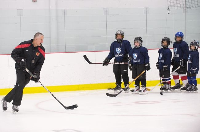 Le nouvel entraîneur-chef des Flames de Calgary, Bob Hartley, était de passage la semaine dernière au Complexe Guimond.