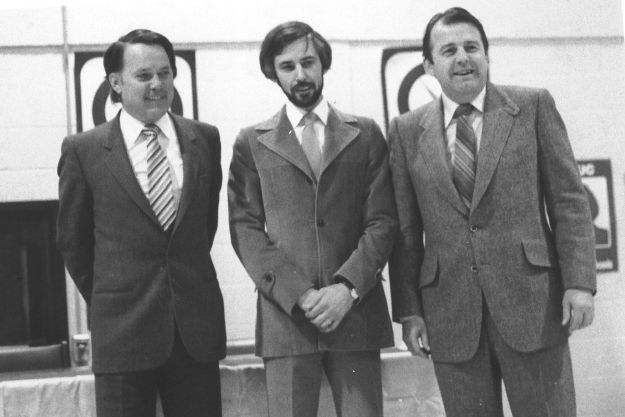 L’ex-député et ministre péquiste Jean-Guy Rodrigue (1er de droite sur la photo) est décédé dimanche dernier à l’âge de 75 ans. De 1981 à 1985, il a été représentant de Vimont à l’Assemblée nationale. Sur la photo, on reconnait, aussi, les anciens politiciens Bernard Landry et Michel Leduc.