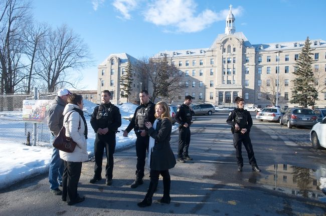 Un élève qui a amené un pistolet à air comprimé à l’école Mont–de-La Salle, a engendré une opération policière qui a duré plus de deux heures.