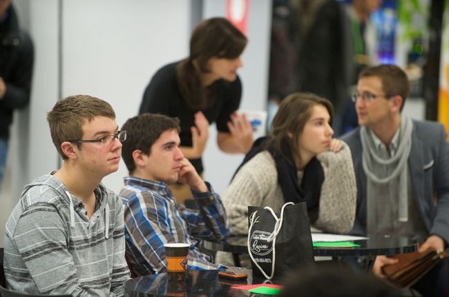 Seulement une poignée de jeunes ont asisté à la retransmission du débat organisé par la Chambre de commerce et d'industrie de Laval le 23 octobre dernier, au Collège Montmorency.