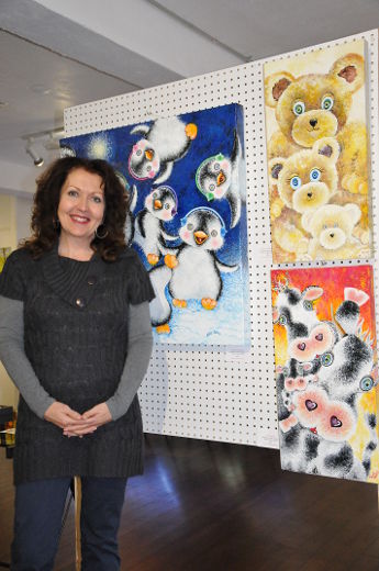 La peintre Sylvie Leclair se spécialise en art naïf animalier, qui met en vedette des animaux heureux à l’allure pelucheuse.