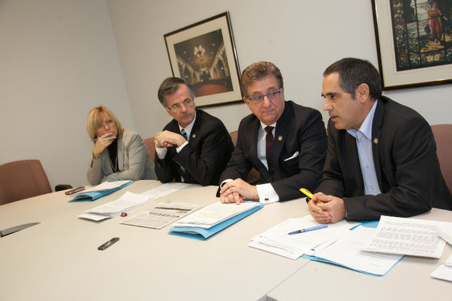 Francine Charbonneau (Mille-Îles), Guy Ouellette (Chomedey), Jean Rousselle (Vimont) et Gilles Ouimet (Fabre) ont tenu à faire un bilan de la dernière session parlementaire, le 13 décembre dernier. 