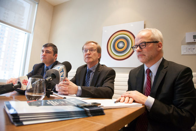 Entouré de ses avocats Me Soucy et Me Caza, Jacques Foucher a motivé le dépôt de sa requête contre l’éligibilité du maire Marc Demers en disant qu’il avait un grief conte ce-dernier ainsi que la loi électorale lors d’une conférence de presse le 9 décembre dernier.