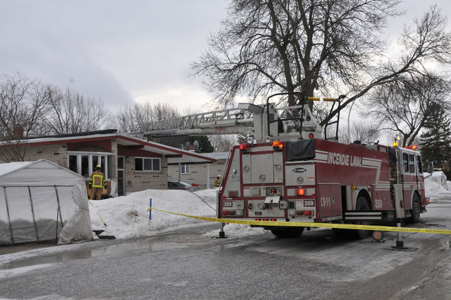 <p>Un septuagénaire a été blessé dans l’incendie d’une résidence de Sainte-Dorothée, à Laval, le mercredi 13 février 2013, en matinée.</p><p>SYLVAIN DENIS/AGENCE QMI