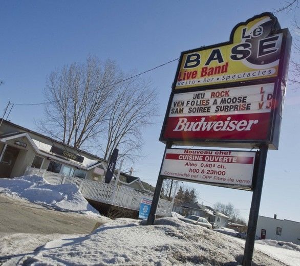 L'agression aurait eu lieu dans le stationnement du bar Le Base de Chomedey.