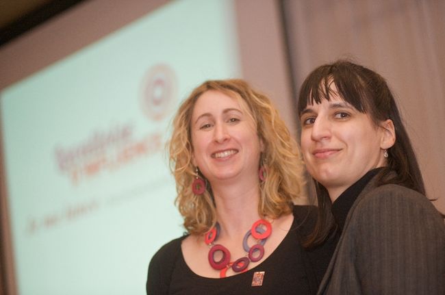 Dans le cadre de la campagne Femme d’influence, je me lance!, incitant les femmes à s’engager en politique municipale, on a lancé le volet local de cette campagne. Sur la photo, Marie-Ève Surprenant et Véronique Pageau de la TCLCF.