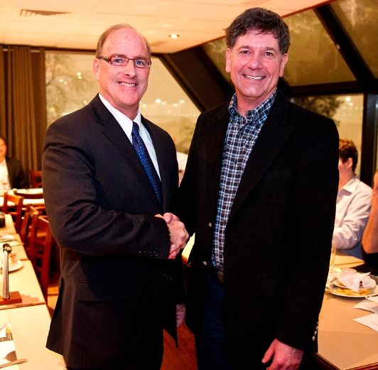 Le NPL a couronné son premier chef lors d’une réunion tenue mercredi soir. Guy Landry (à droite sur la photo) sera le candidat du parti à la mairie. Il est accompagné par le président et fondateur du NPL, Claude Bélanger.