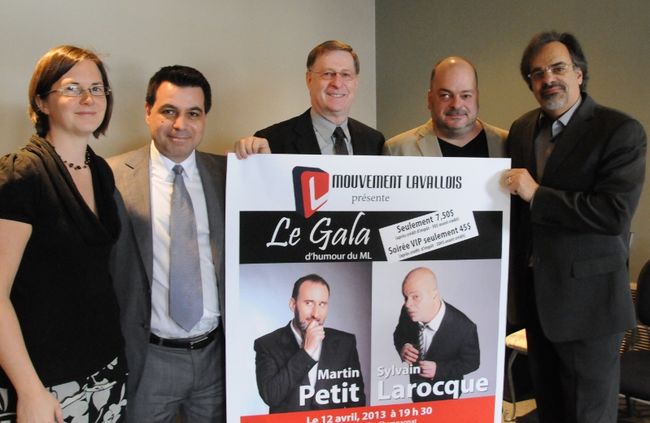 L’humoriste Sylvain Larocque, 2e à partir de la droite, entouré des membres du ML, Virginie Dufour, David De Cotis, Marc Demers et Emilio Migliozzi.