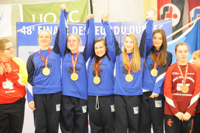 Les filles ont vaincu la Rive-Sud 7 à 4 en finale pour remporter la médaille d'or