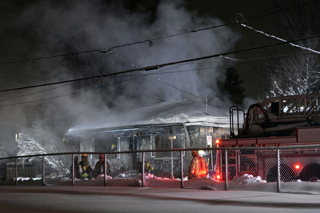 Une résidence récemment abandonnée du quartier Sainte-Dorothée, à Laval, a été la proie d’un violent incendie qui pourrait être d’origine criminelle, tôt mercredi.