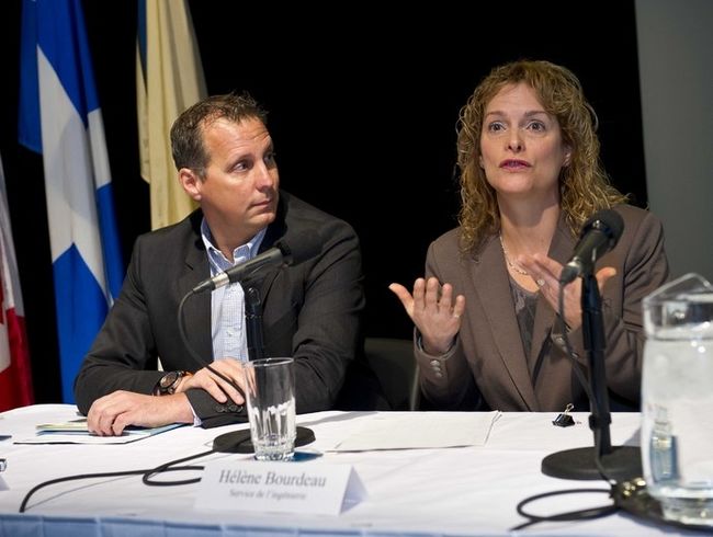 Laval a présenté, jeudi matin, son Plan de mobilité active. Sur la photo, on voit, le maire de Laval, Alexandre Duplessis, et Hélène Bourdeau, du Service de l’ingénierie.