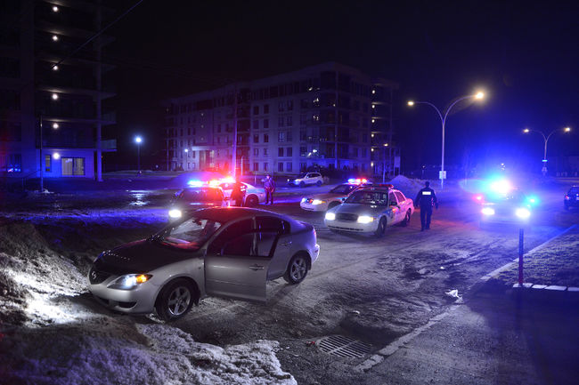 Un conducteur qui circulait avec les facultés affaiblies a obligé les policiers de Saint-Eustache et de Laval à entamer une longue poursuite automobile, tôt mercredi.