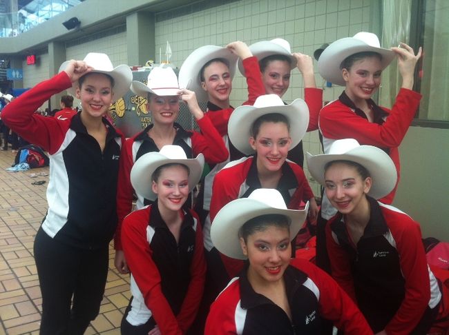 Les neufs nageuses de Synchro Laval qui ont participé à la compétition à Calgary, du 20 au 24 mars. En ordre alphabétique: Isabelle Carr, Sarah Defayette-Foucault, Ioana Gheta, Maria Gheta, Émanuelle Leclerc, Vicky Lemieux, Mélissa Lopez, Clarence Pépin et Marianne Samson.