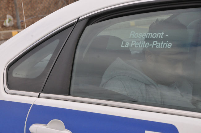 <p>Une opération policière d’envergure avait lieu à Montréal, le mercredi 10 avril 2013, afin de mettre un frein aux activités d’un groupe criminel. Un des suspects arrêtés a été transporté au Centre opérationnel du SPVM de l'ouest de Montréal.</p><p>SYLVAIN DENIS/AGENCE QMI