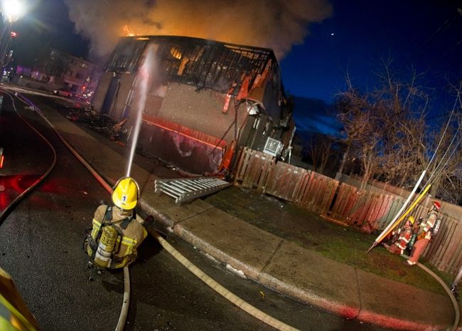 Une soixantaine de pompiers ont combattu les flammes de l’édifice qui a subi des dommages d’une valeur de plus de 600 000 $.