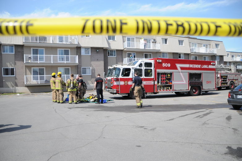 Un incendie à couté la vie à un homme en début d'après-midi sur la rue Rivard dans le secteur Duvernay à Laval le 24 avril 2013