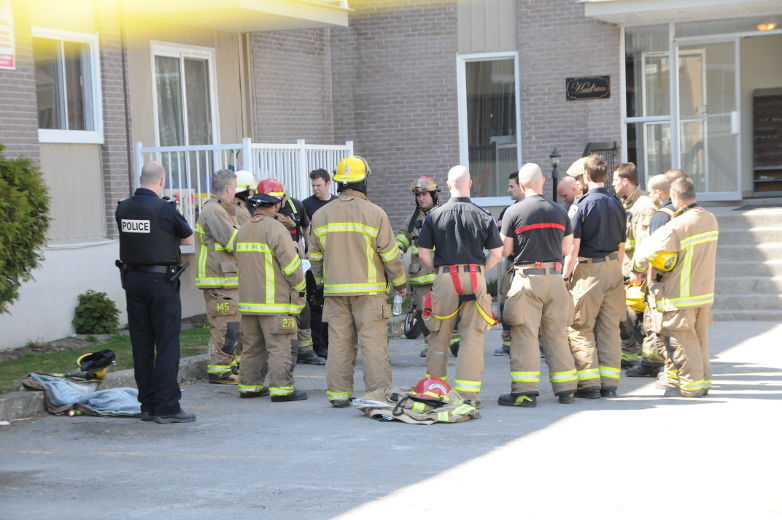 Un incendie à couté la vie à un homme en début d'après-midi sur la rue Rivard dans le secteur Duvernay à Laval le 24 avril 2013