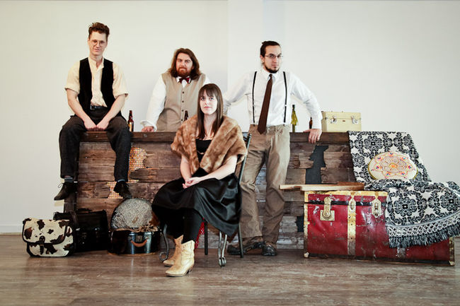 Le groupe The Great Novel, gagnant du Festival Diapason en 2012, s’apprête à immortaliser sa musique indie folk grâce à son premier album. Sur la photo, de gauche à droite, Endrick Tremblay, Marc Olivier Tremblay Drapeau, Gabrièle Côté et Pascal Bonneville.