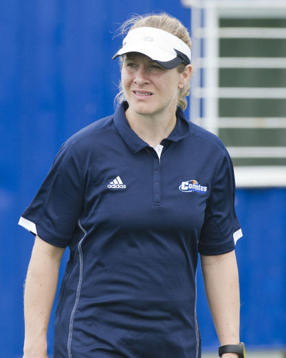 Cindy Walsh est fière de sa carrière et ne regrette pas de s’être retirée du terrain pour devenir l’entraîneuse-chef des Comètes de Laval.
