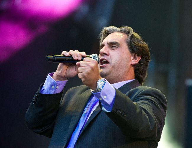 Marc Hervieux a livré 15 grands succès de la chanson francophone, dimanche soir, à l'occasion du spectacle de la Fête nationale du Mondial Loto-Québec de Laval à l'Espace Montmorency.