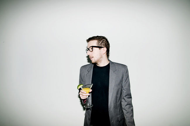 Aussi connu sous son nom d’artiste Pellep Pellep Pellep, Stéphane Pelichet a écrit et composé la chanson virale On n’est pas des douchebags en 2010.