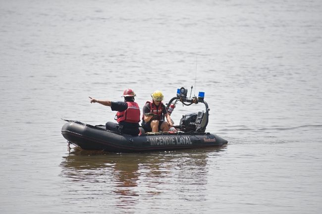 Le drame s'est produit vers 16 h 30, à proximité d'une descente de bateau qui se trouve à l'arrière de la polyvalente Saint-Maxime, située sur le boulevard Lévesque Ouest, dans le quartier Chomedey.